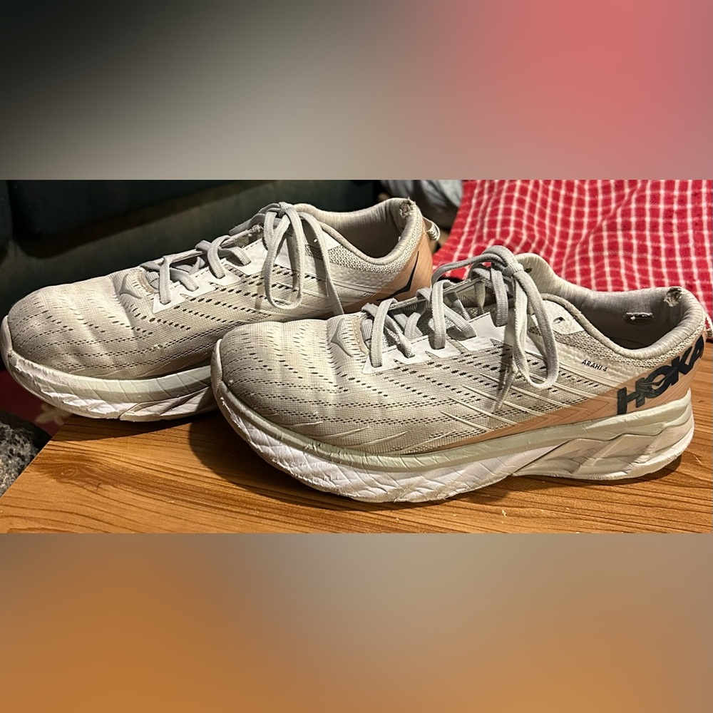 NOT FOR SALE 
Hoka One One Arahi 4 Womans Running/Walking Casual Size 9 Women’s